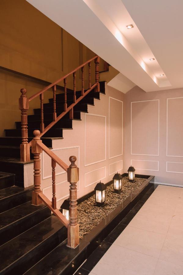 The Cape Hotel Удон Тани Екстериор снимка