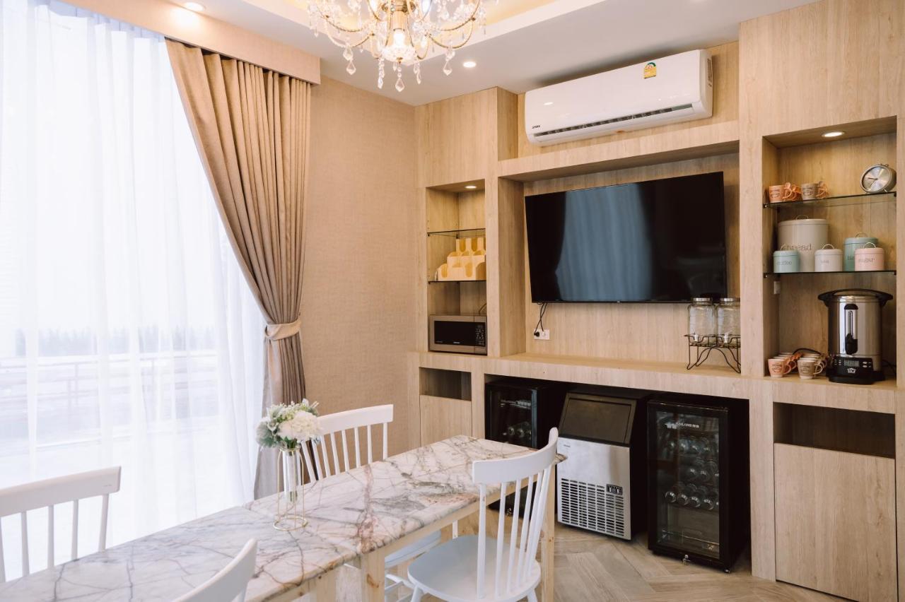 The Cape Hotel Удон Тани Екстериор снимка