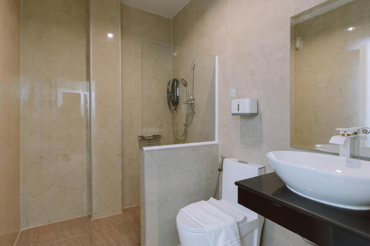 The Cape Hotel Удон Тани Екстериор снимка