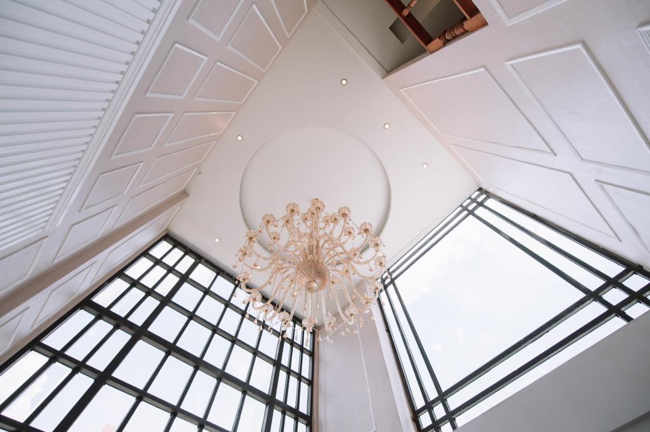 The Cape Hotel Удон Тани Екстериор снимка