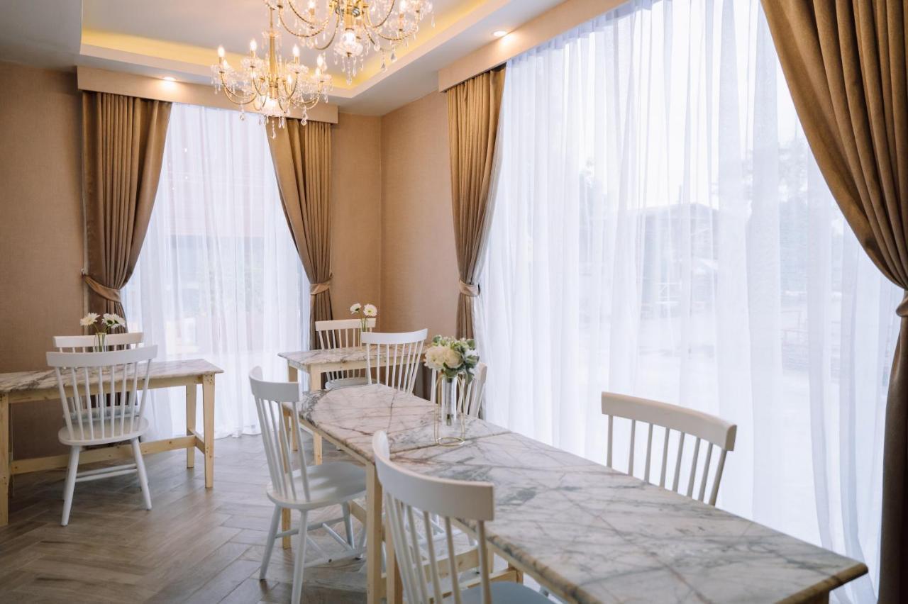 The Cape Hotel Удон Тани Екстериор снимка
