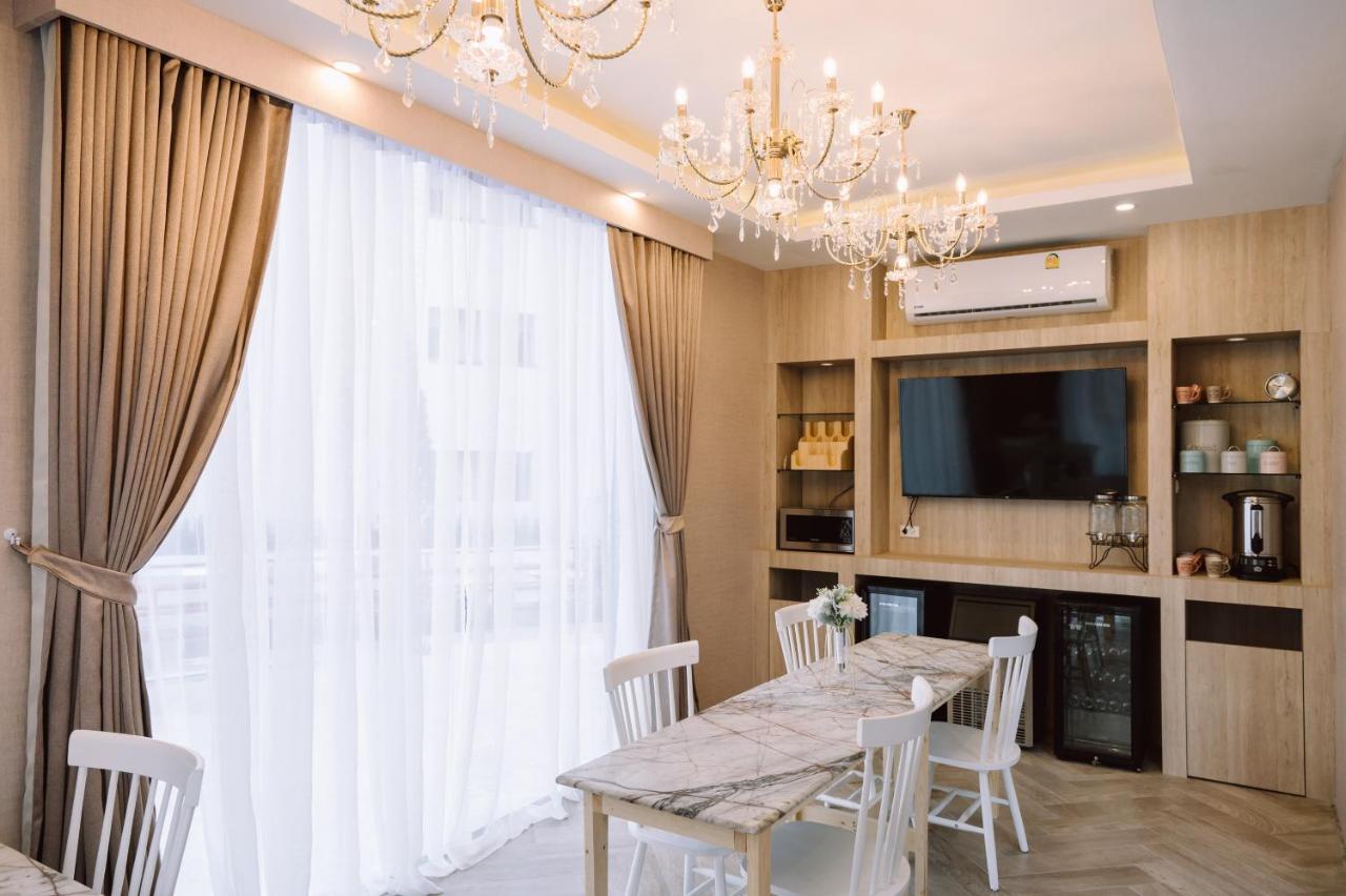 The Cape Hotel Удон Тани Екстериор снимка